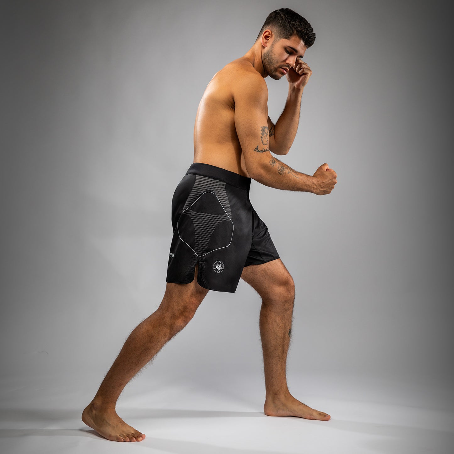 Venum Nexus Fight Shorts – Schwarz/Silber