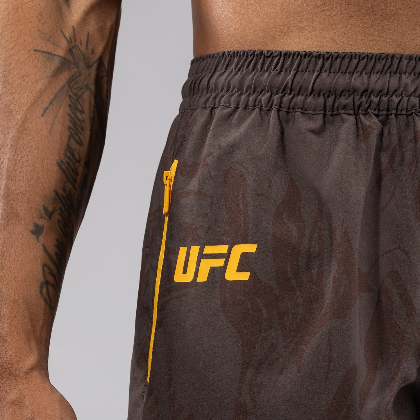 UFC Fusion by Venum Fight Week Herren Performance Short - Erdiges Braun