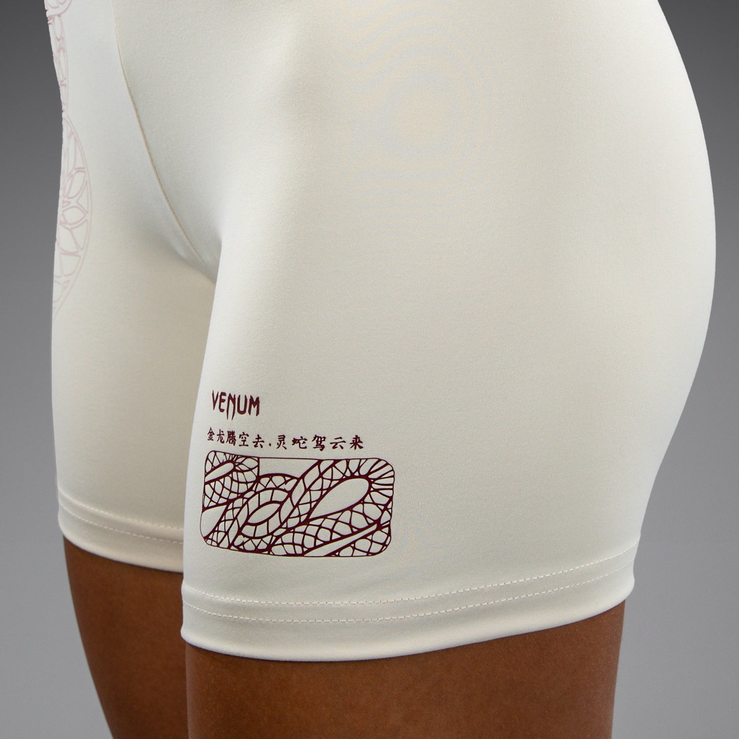 Venum Serpenti Damen Vale Tudo Shorts – Elfenbein/Bordeaux