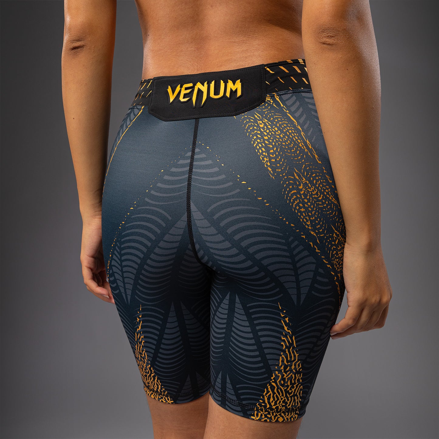 UFC Zenith by Venum Authentic Fight Night Lange Passform Vale Tudo Short Damen Personalisiert - Champion