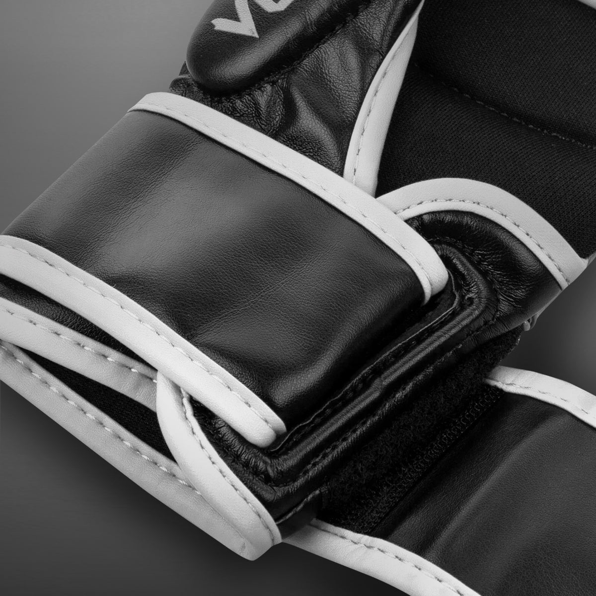 Venum Challenger 3.0 MMA-Sparringhandschuhe - Schwarz/Weiß