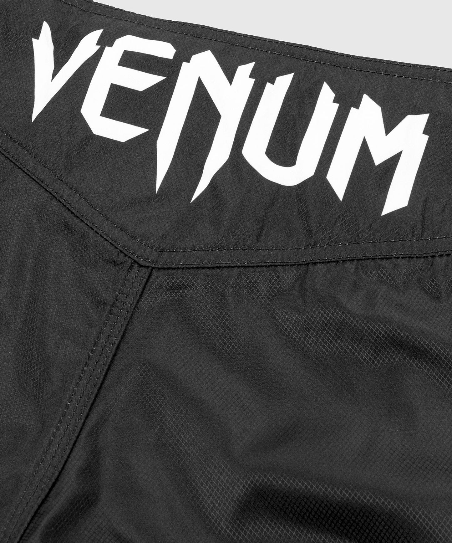 Venum Light 3.0 Kampfshorts - Schwarz/Weiß