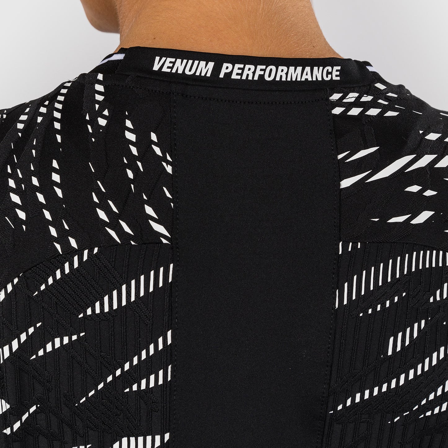 UFC Fusion by Venum Personalized Authentic Fight Night Damen Walkout Jersey - Schwarz