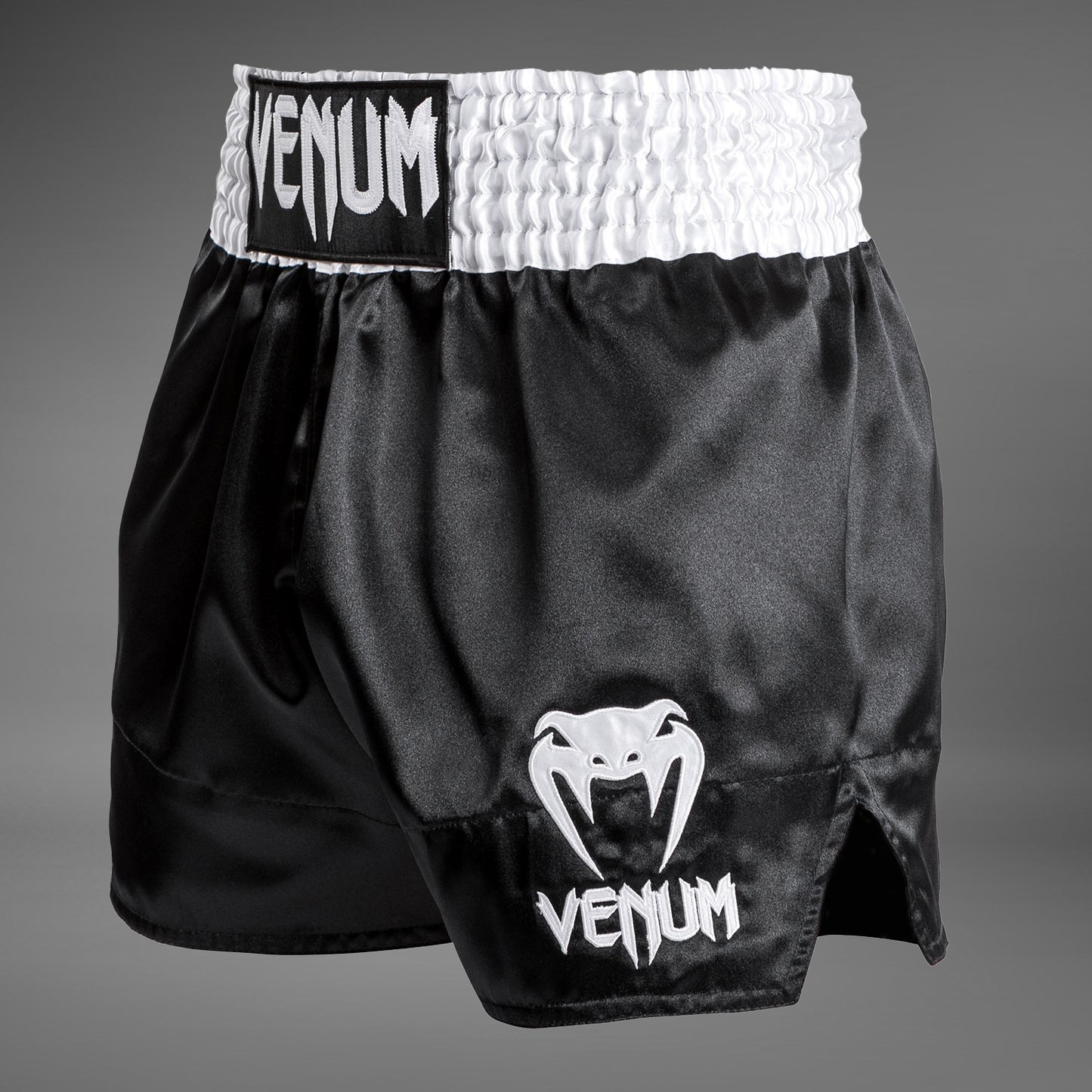 Venum Classic - Muay Thai Shorts Weiß/Schwarz/Weiß