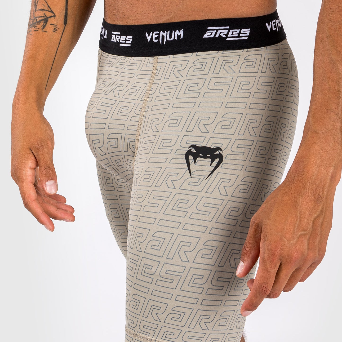Venum x Ares 2.0 Kompressionsshorts - Sand
