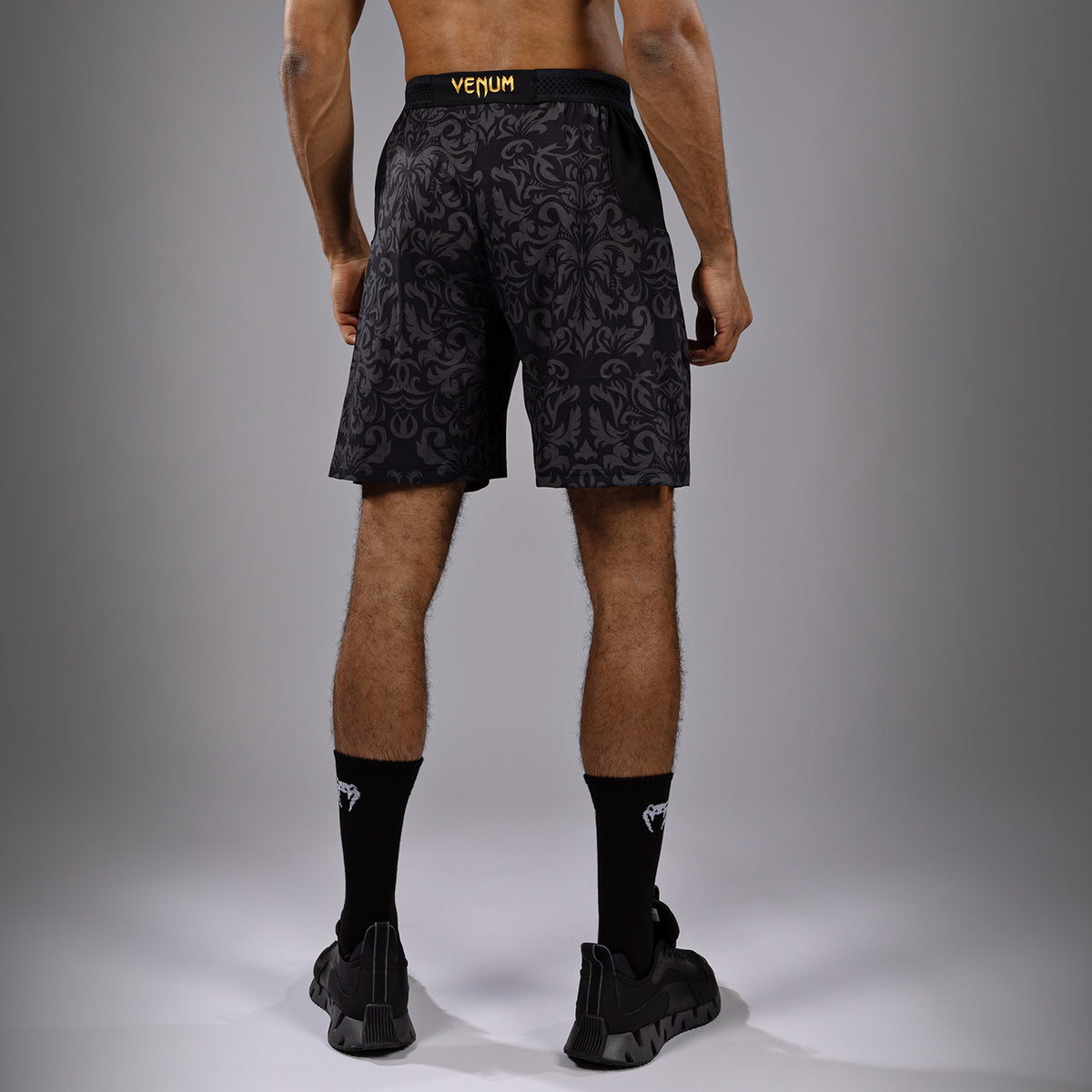 Venum x Topuria Unmatched Edition Trainingsshorts - Schwarz/Gold
