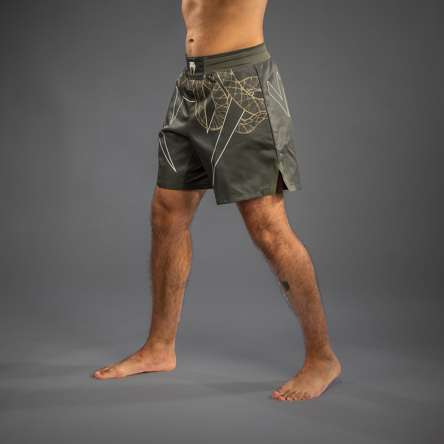 Venum Serpenti Fight Shorts – Khaki/Bronze/Ivory