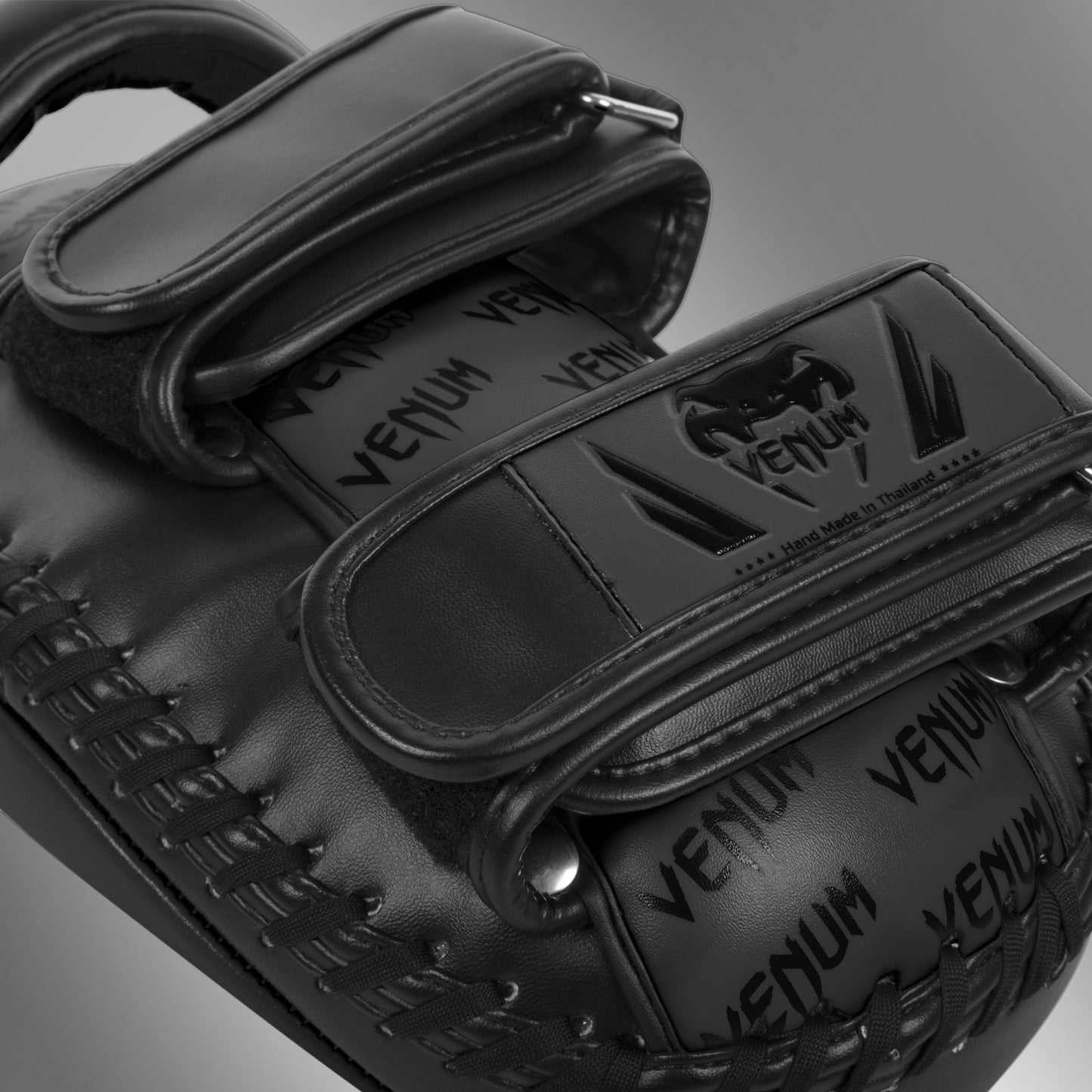 Venum Light Kick Pads (Paar) – Schwarz/Schwarz