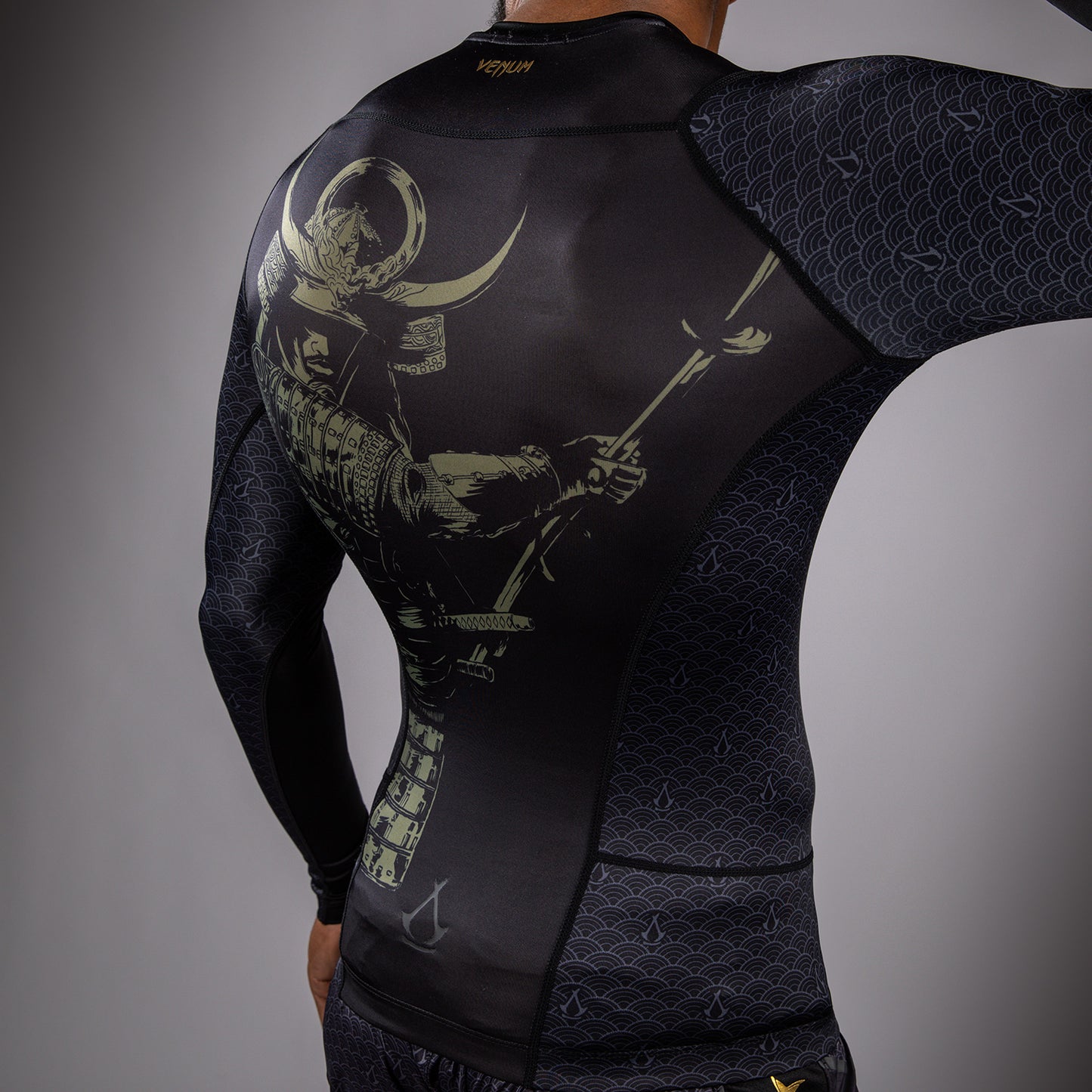 Venum x Assassin’s Creed Shadows Men's Long Sleeve Rashguard - Schwarz