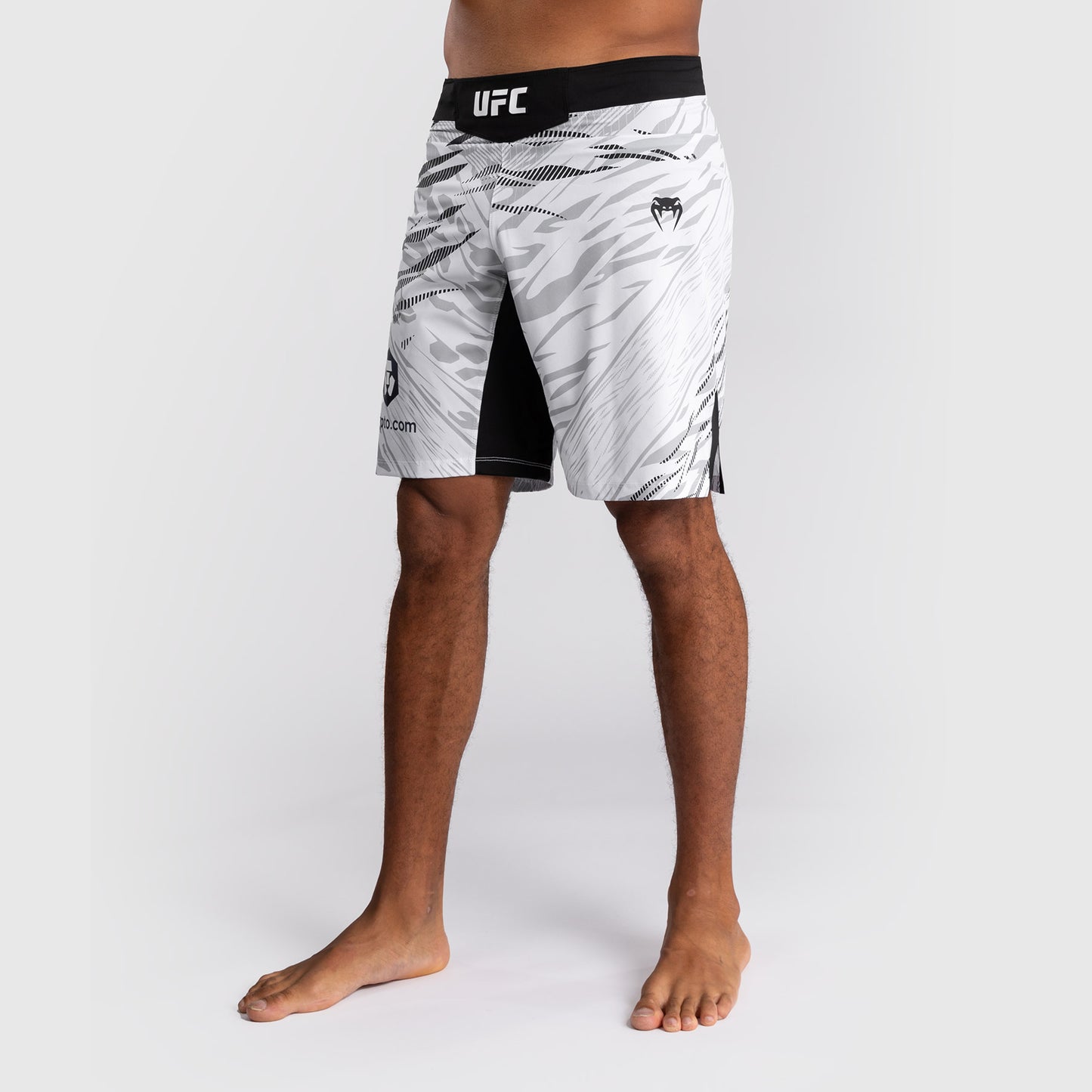 UFC Fusion by Venum Personalized Authentic Fight Night Herren Fight Short - Long Fit - Weiß
