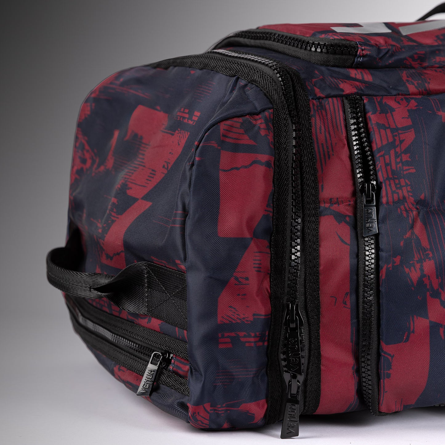 UFC Zenith by Venum Authentic Fight Week Sporttasche - Burgunder