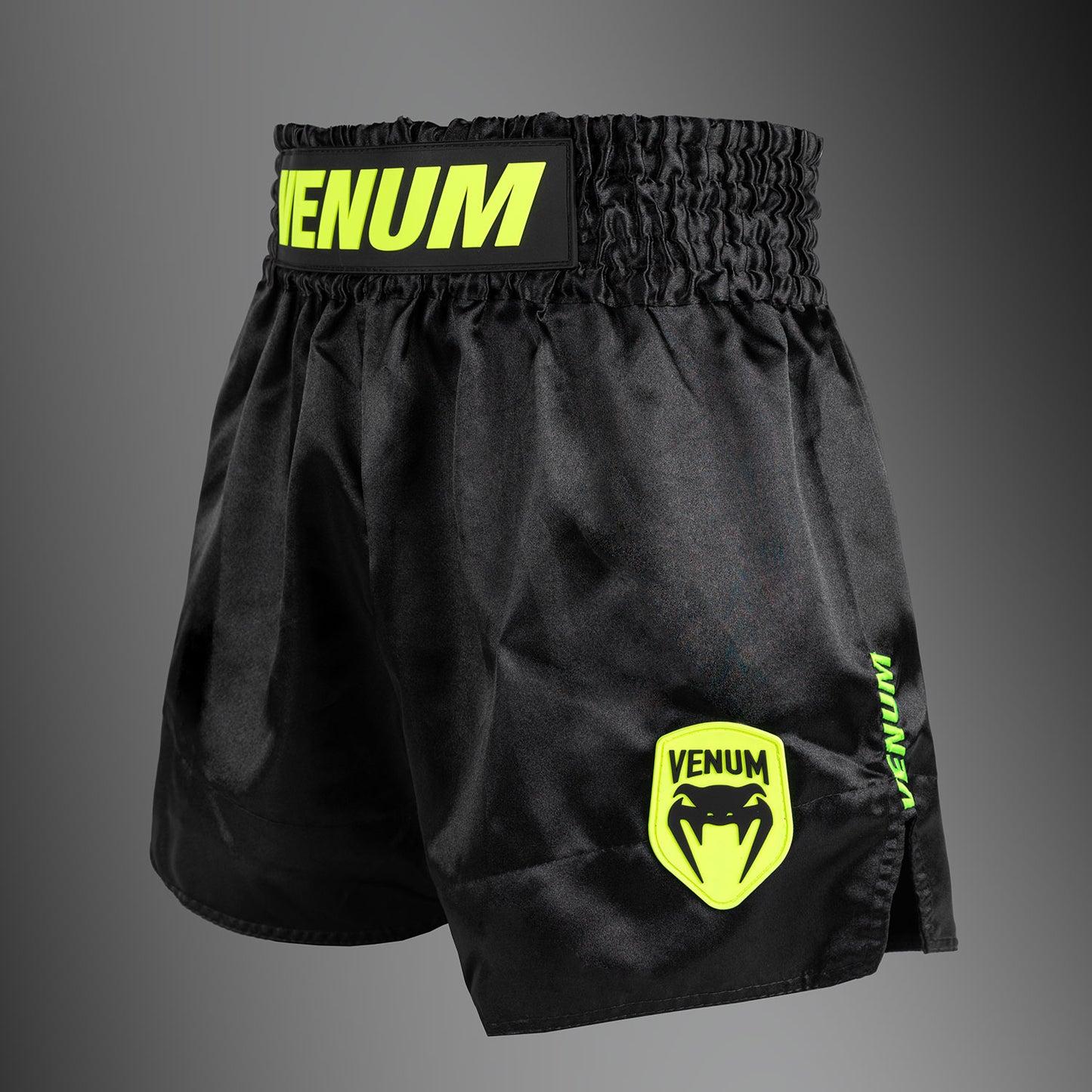 Venum Classic Evo Muay Thai Shorts – Schwarz/Neongelb