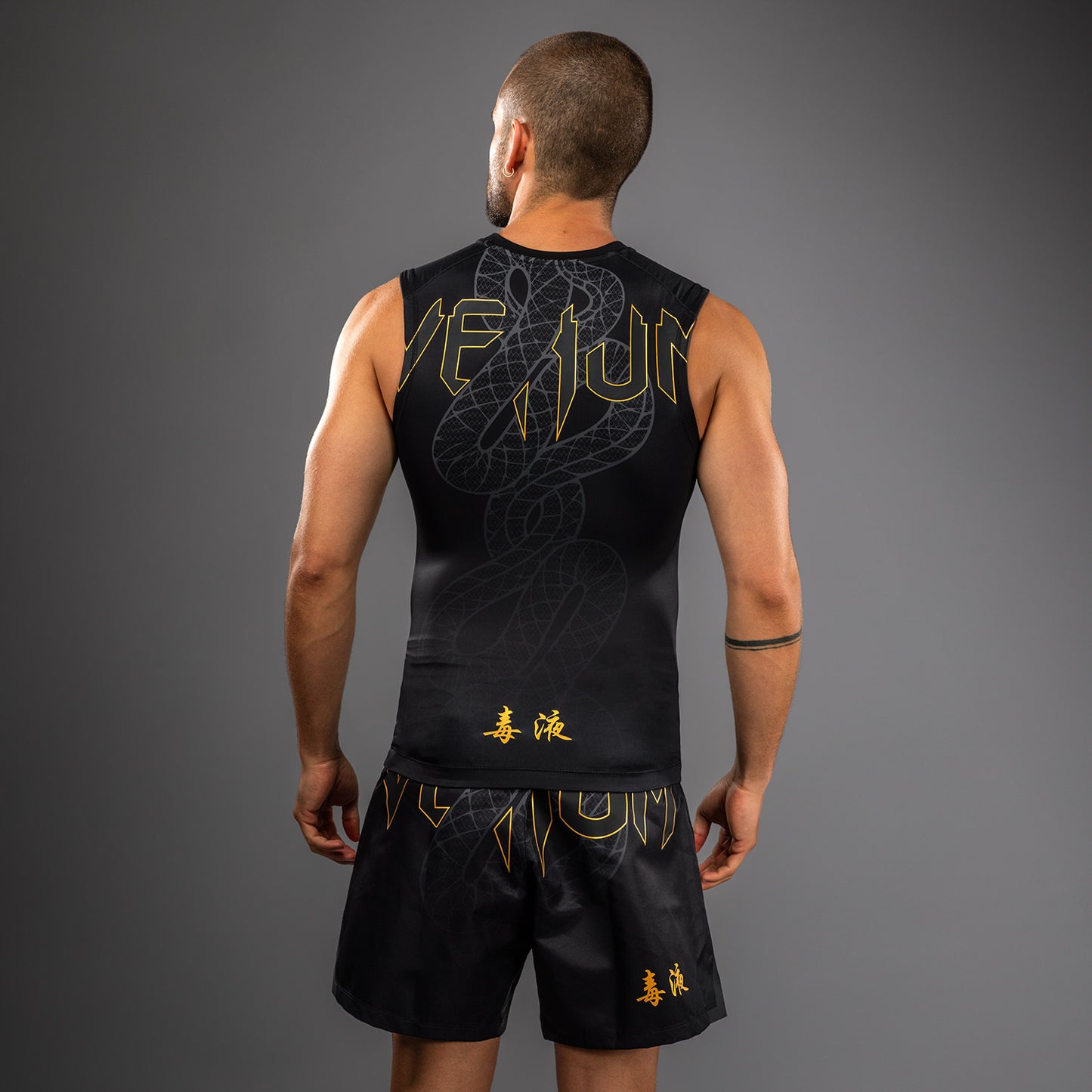 Venum Serpenti Ärmelloses Rashguard – Schwarz/Silber/Gold