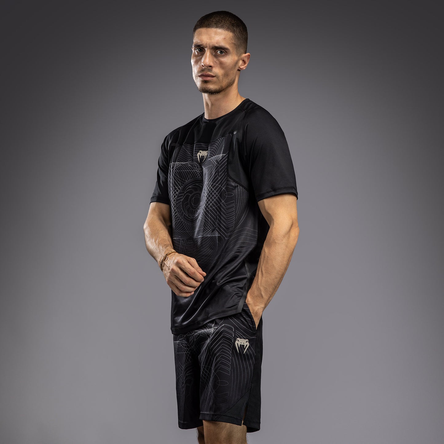 Venum G-Fit Air Herren Dry-Tech T-Shirt - Tiefschwarz/Wüstensand