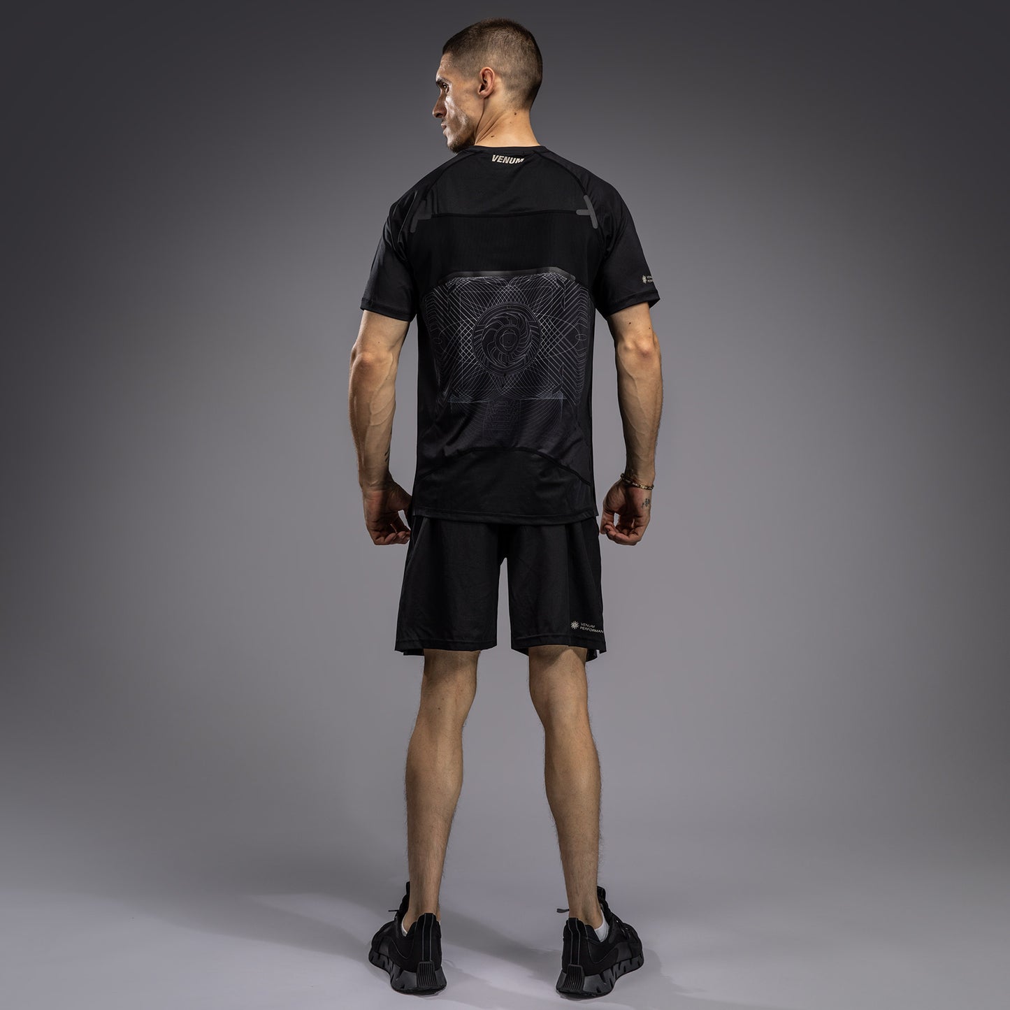 Venum G-Fit Air Herren Dry-Tech T-Shirt - Tiefschwarz/Wüstensand
