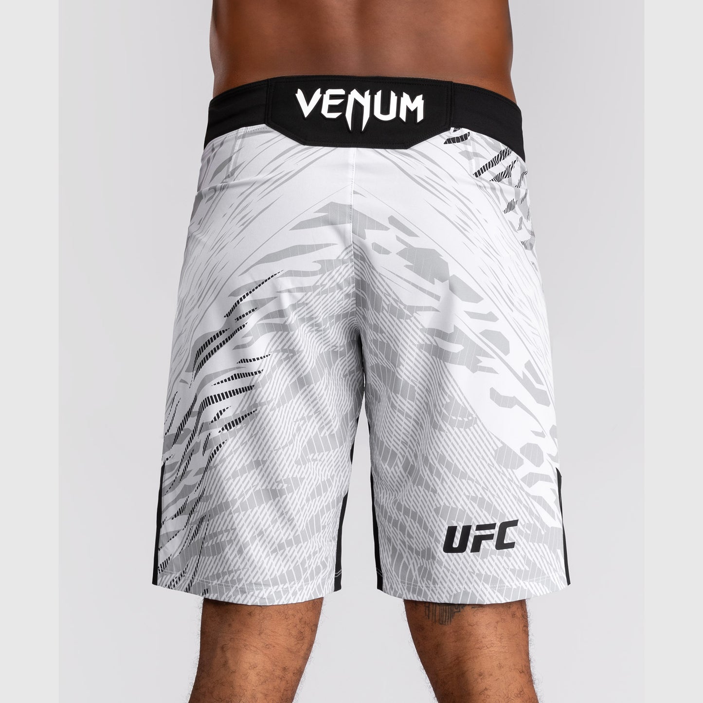 UFC Fusion by Venum Personalized Authentic Fight Night Herren Fight Short - Long Fit - Weiß