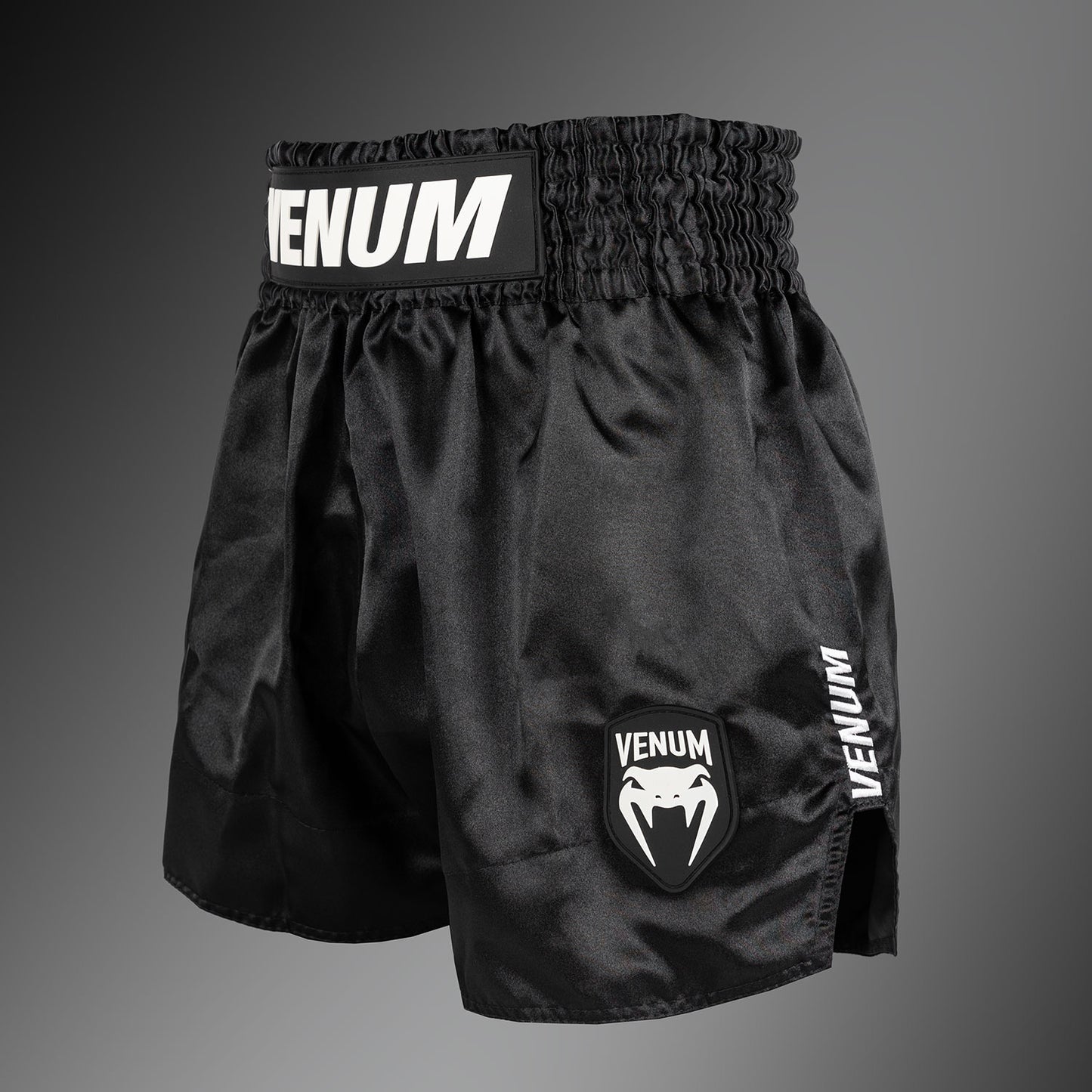 Venum Classic Evo Muay Thai Shorts – Schwarz/Weiß