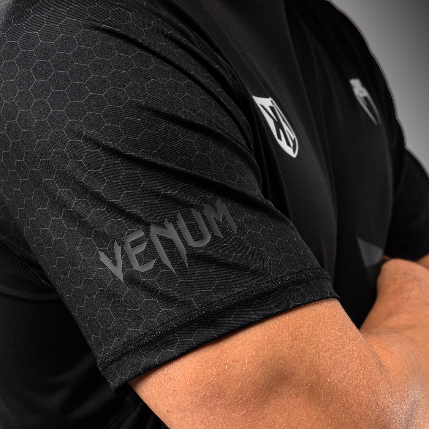 FK x Venum Hexagone MMA T-Shirt - Schwarz/Gold
