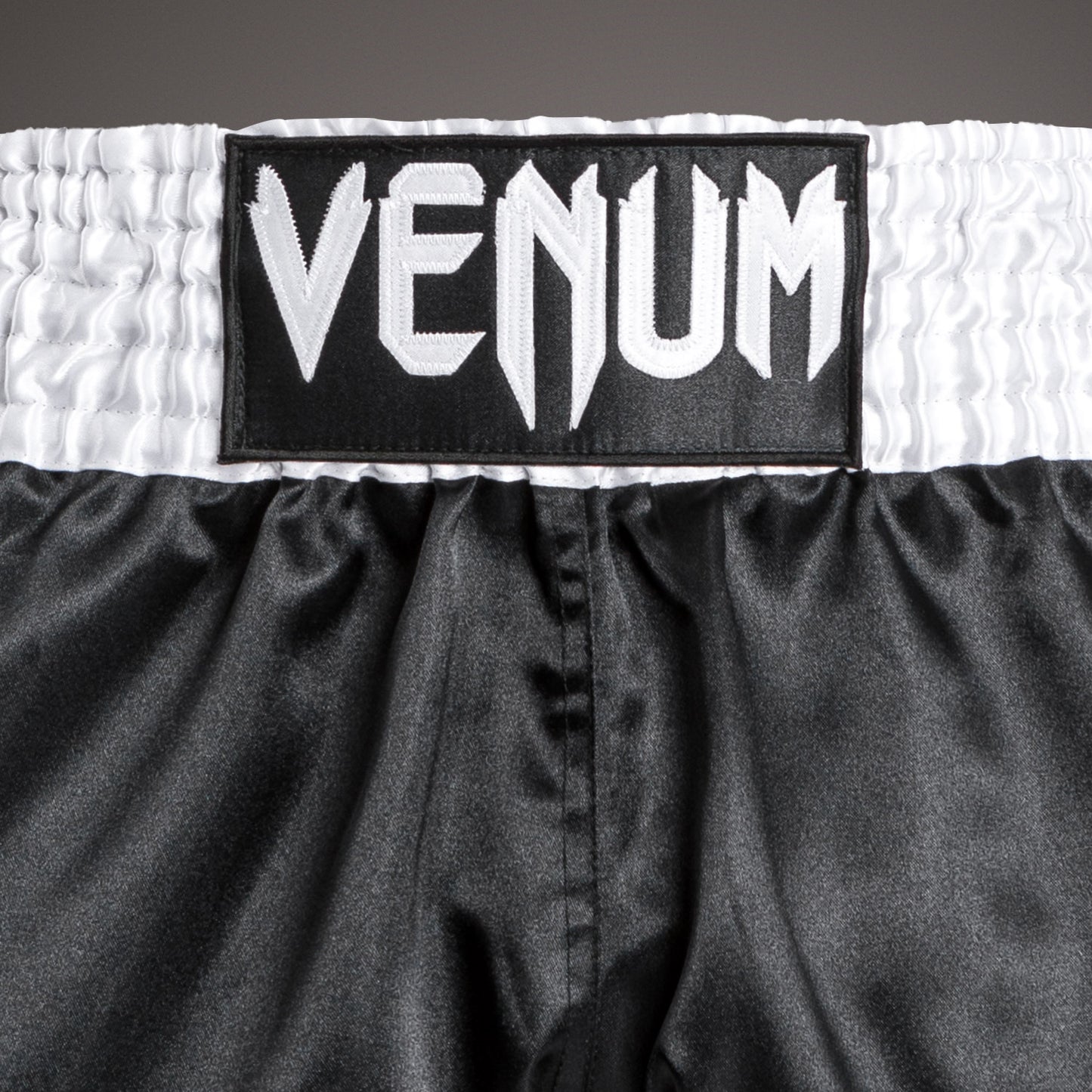 Venum Classic - Muay Thai Shorts Weiß/Schwarz/Weiß