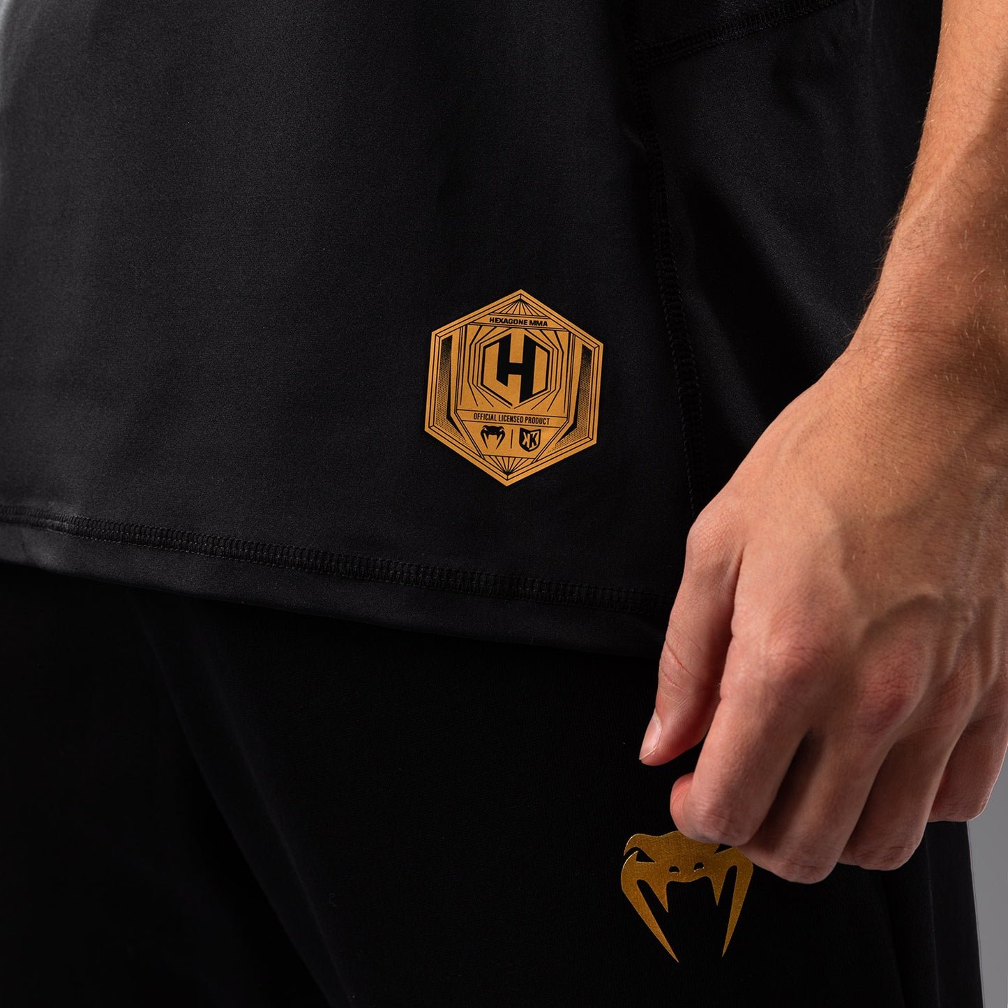 FK x Venum Hexagone MMA T-Shirt - Schwarz/Gold