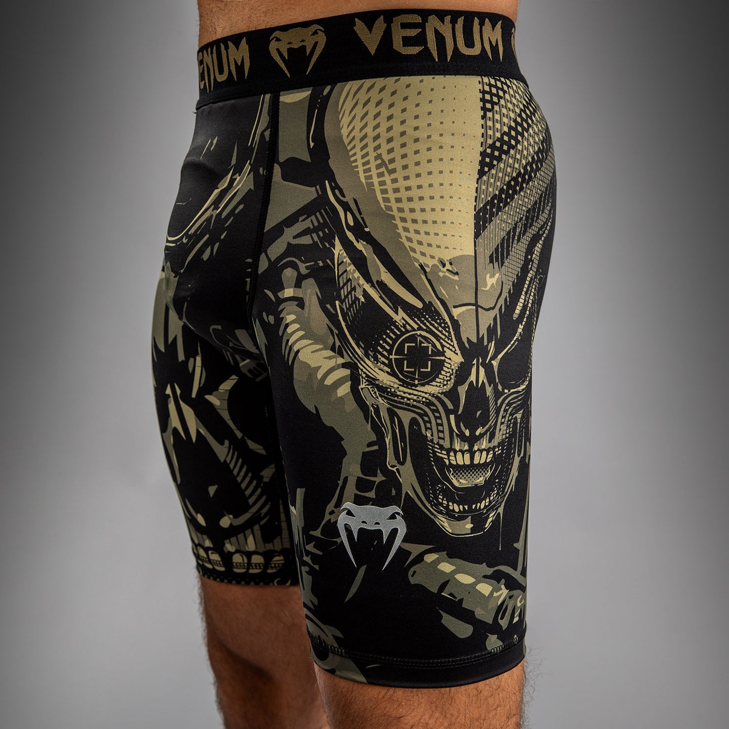 Venum Invader Vale Tudo Shorts - Schwarz/Sand