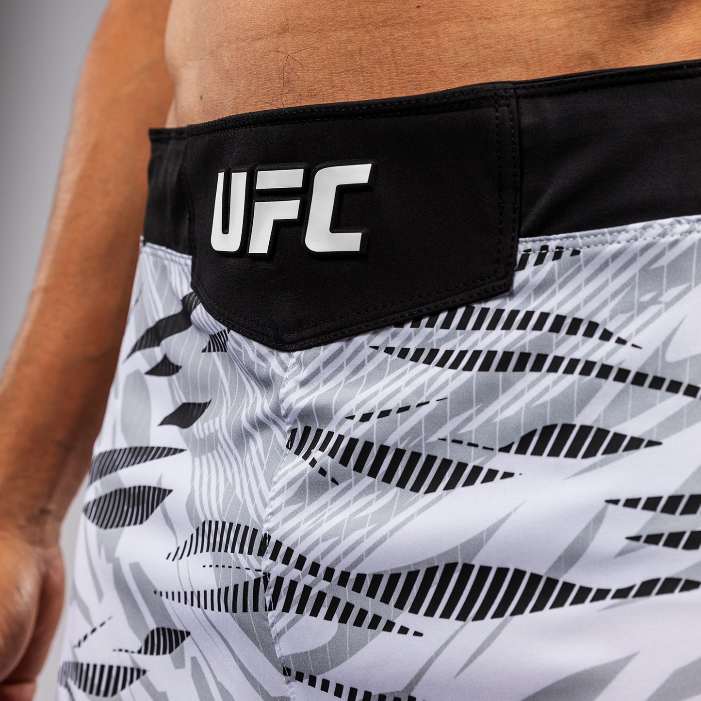 UFC Fusion by Venum Authentic Fight Night Herren Fight Short - Short Fit - Weiß
