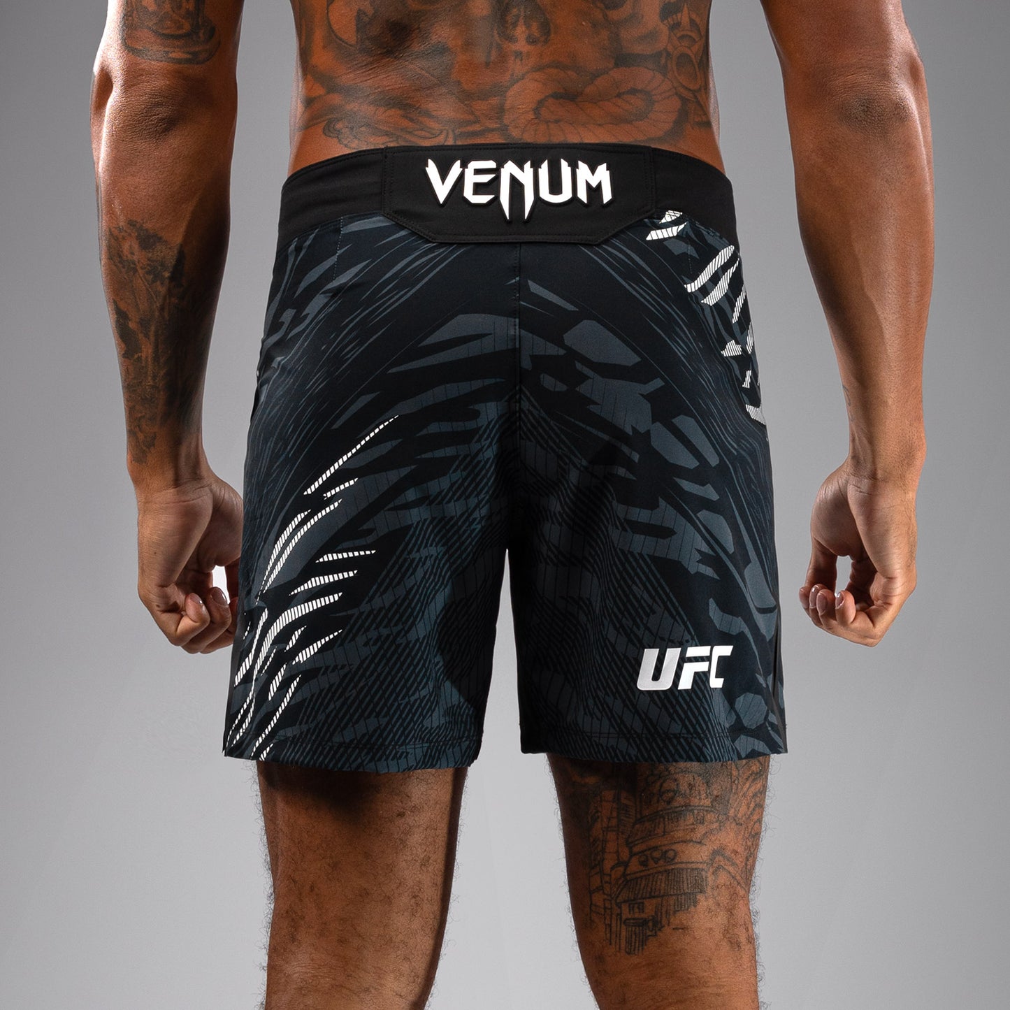 UFC Fusion by Venum Authentic Fight Night Herren Fight Short - Short Fit - Schwarz