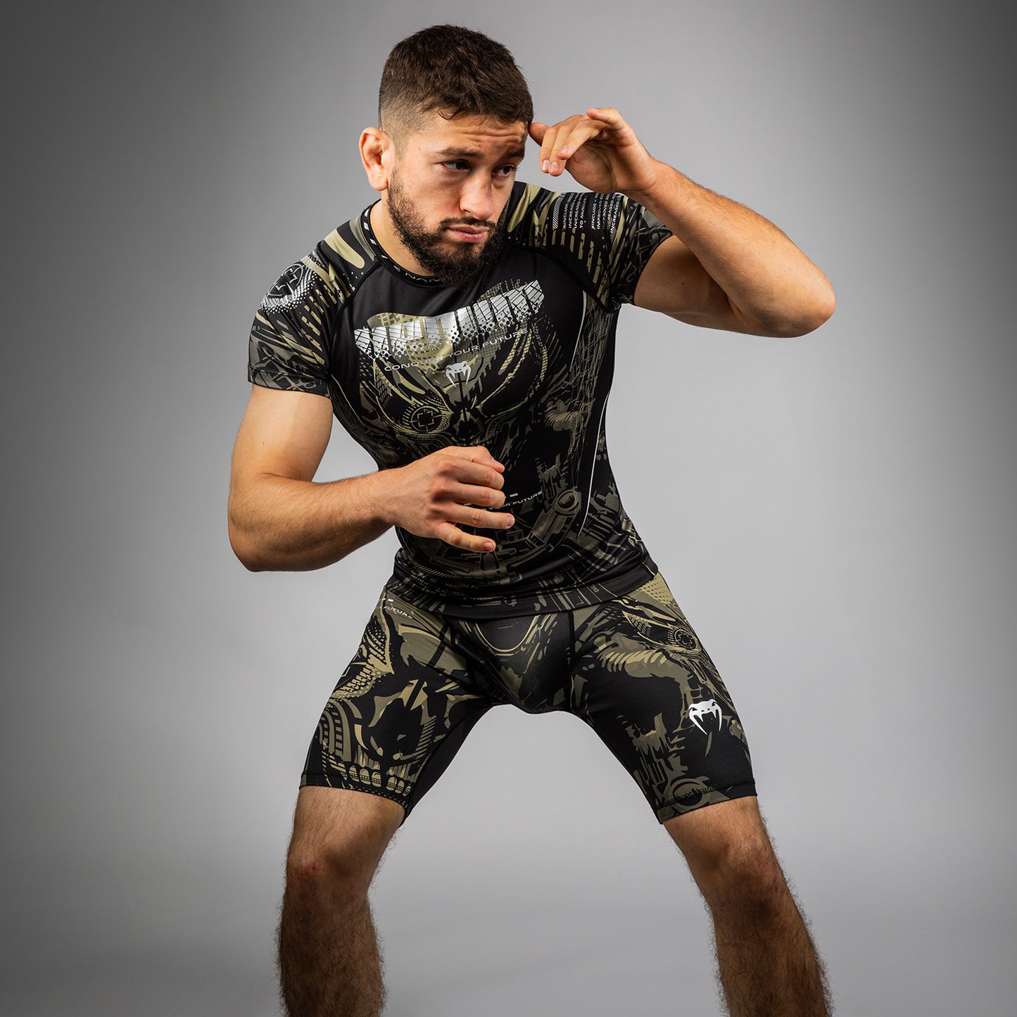Venum Invader Kurzarm Rashguard - Schwarz/Sand