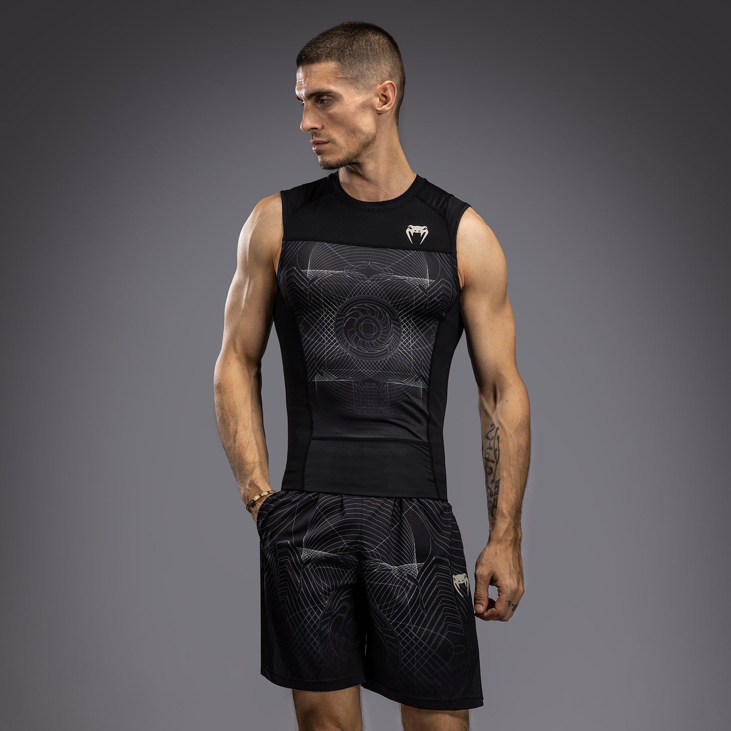 Venum G-Fit Air Herren Ärmelloses Rashguard - Tiefschwarz/Wüstensand