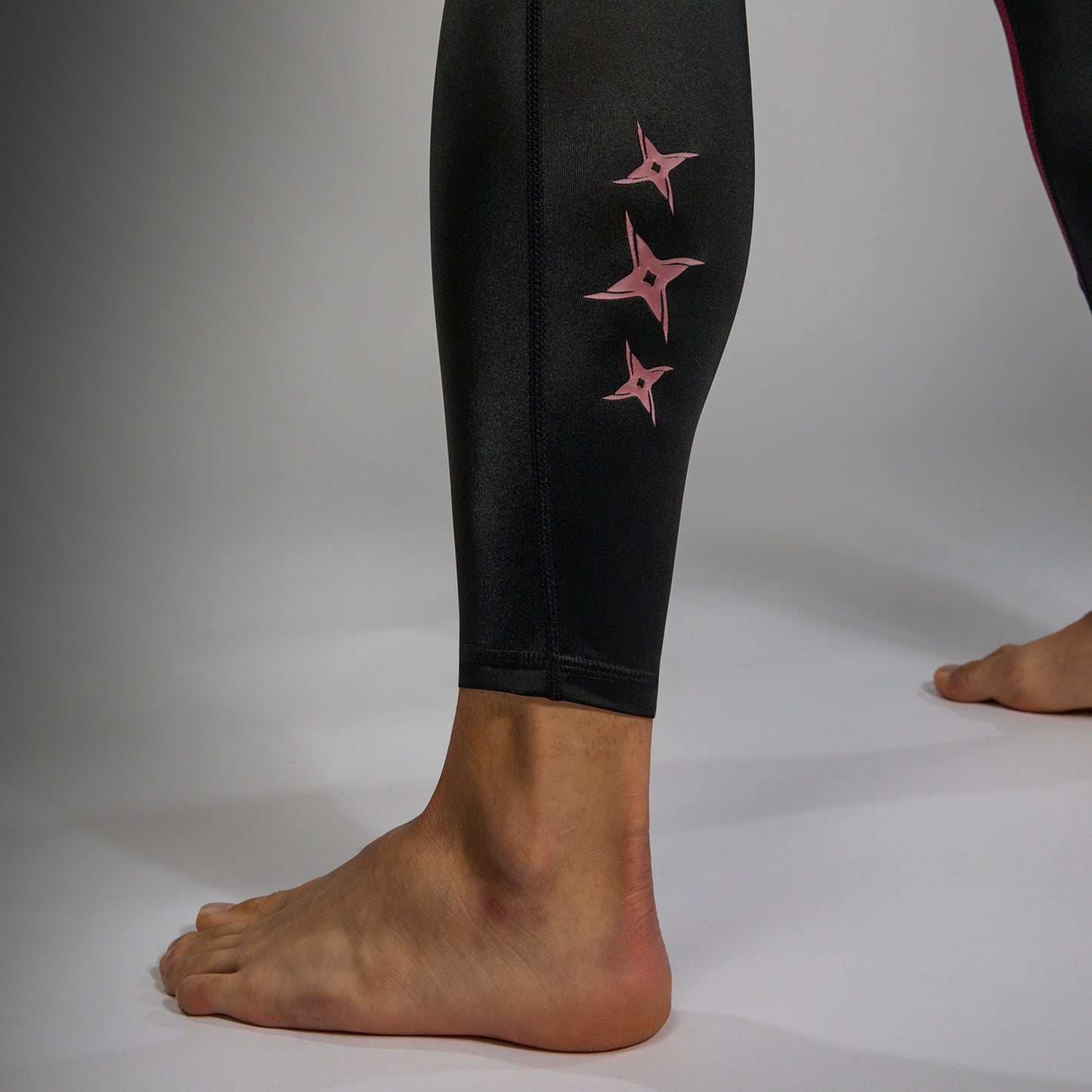 Venum x Assassin’s Creed Shadows Herren Spats - Burgunder/Schwarz