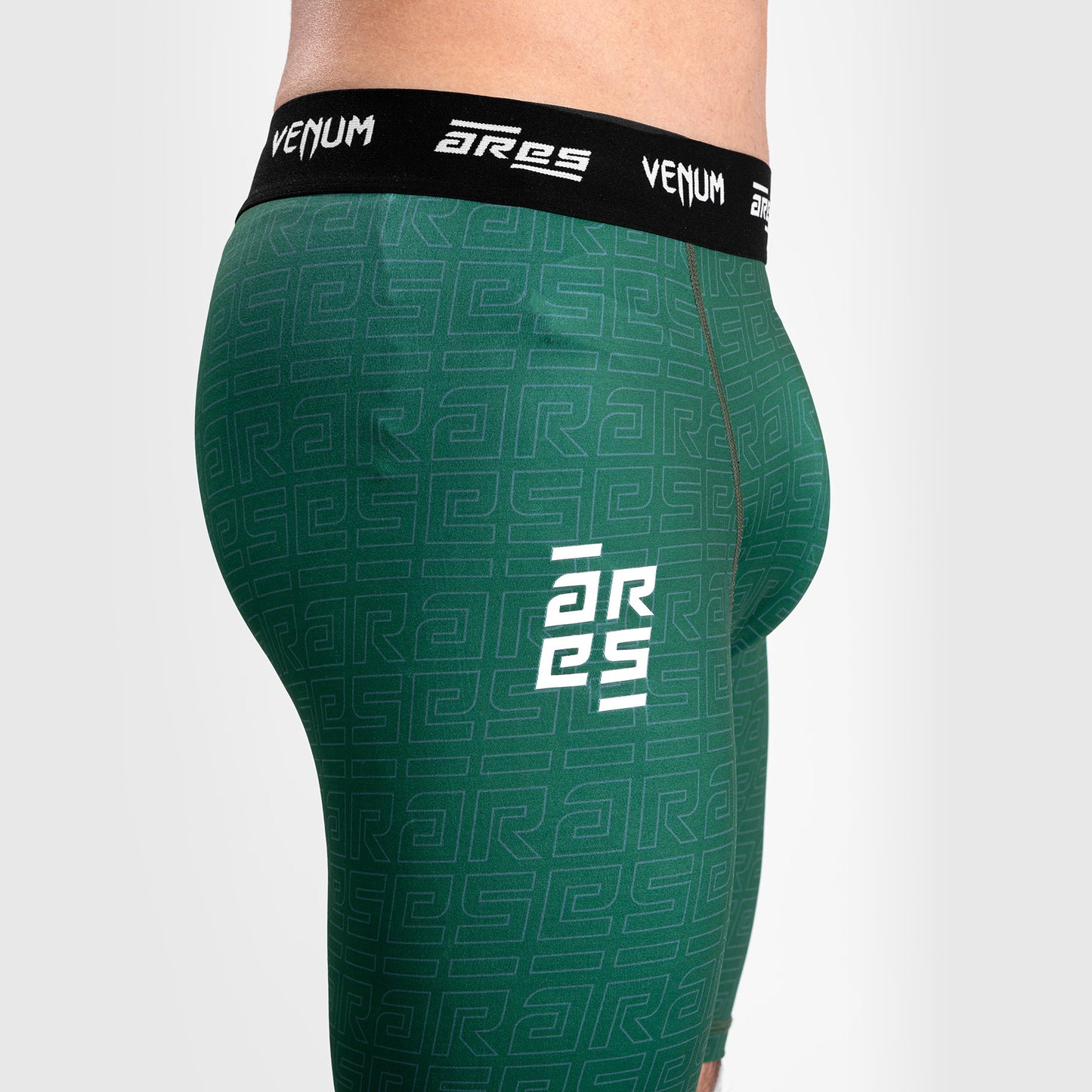 Venum x Ares 2.0 Kompressionsshorts - Khaki