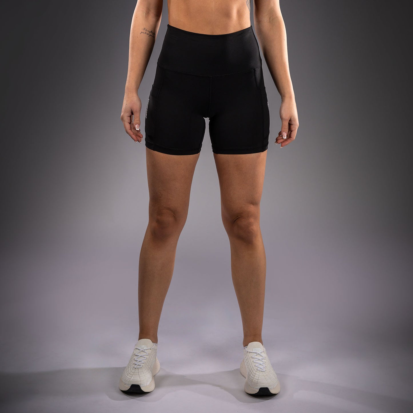 Venum Essential Kompressionsshorts - Schwarz