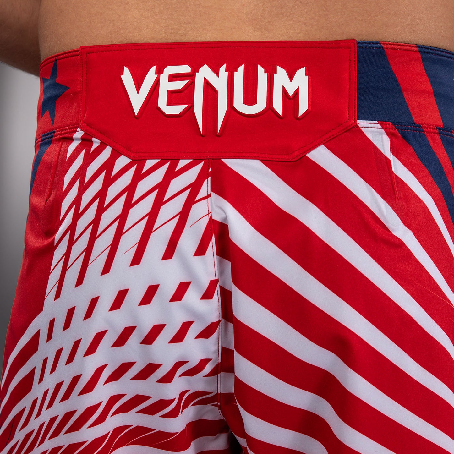 Official UFC Freedom 250 by Venum Personalisiert Authentic Fight Night Fight Shorts im Short Fit für Herren - Rot