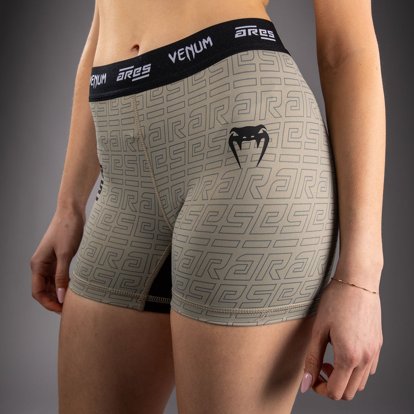 Venum x Ares 2.0 Trainingsshorts für Damen – Sand