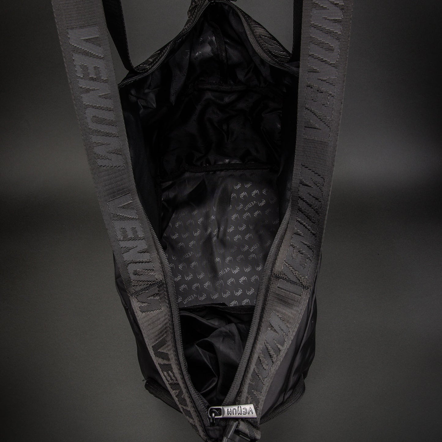 Venum Essential Sporttasche - Schwarz