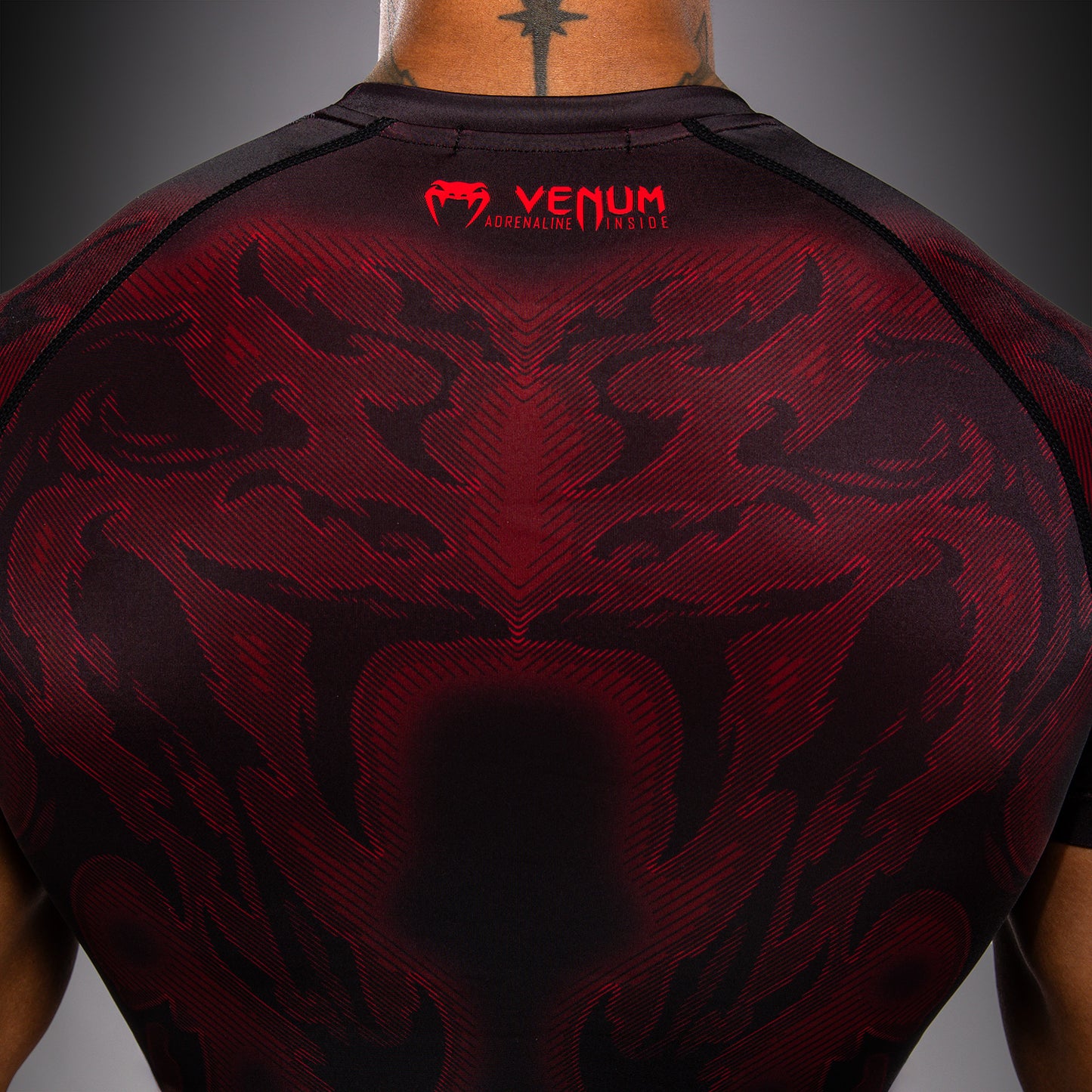 Venum Spectre Kurzarm Rashguard – Schwarz/Rot