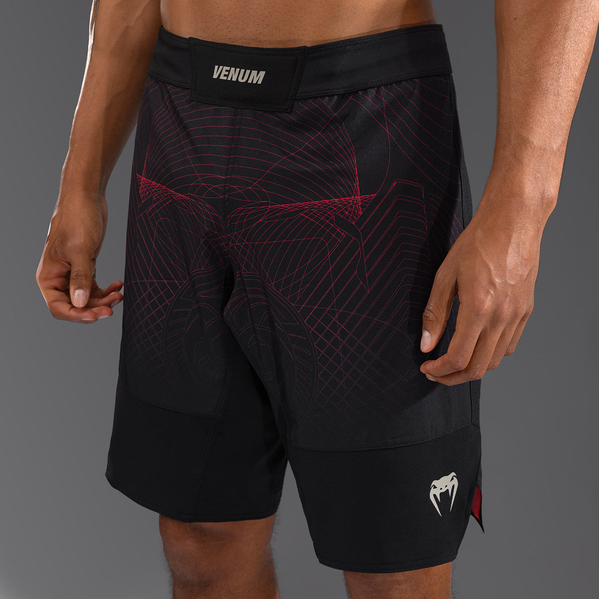 Venum G-Fit Air Herren Kampfshorts - Tiefschwarz/Feuerrot