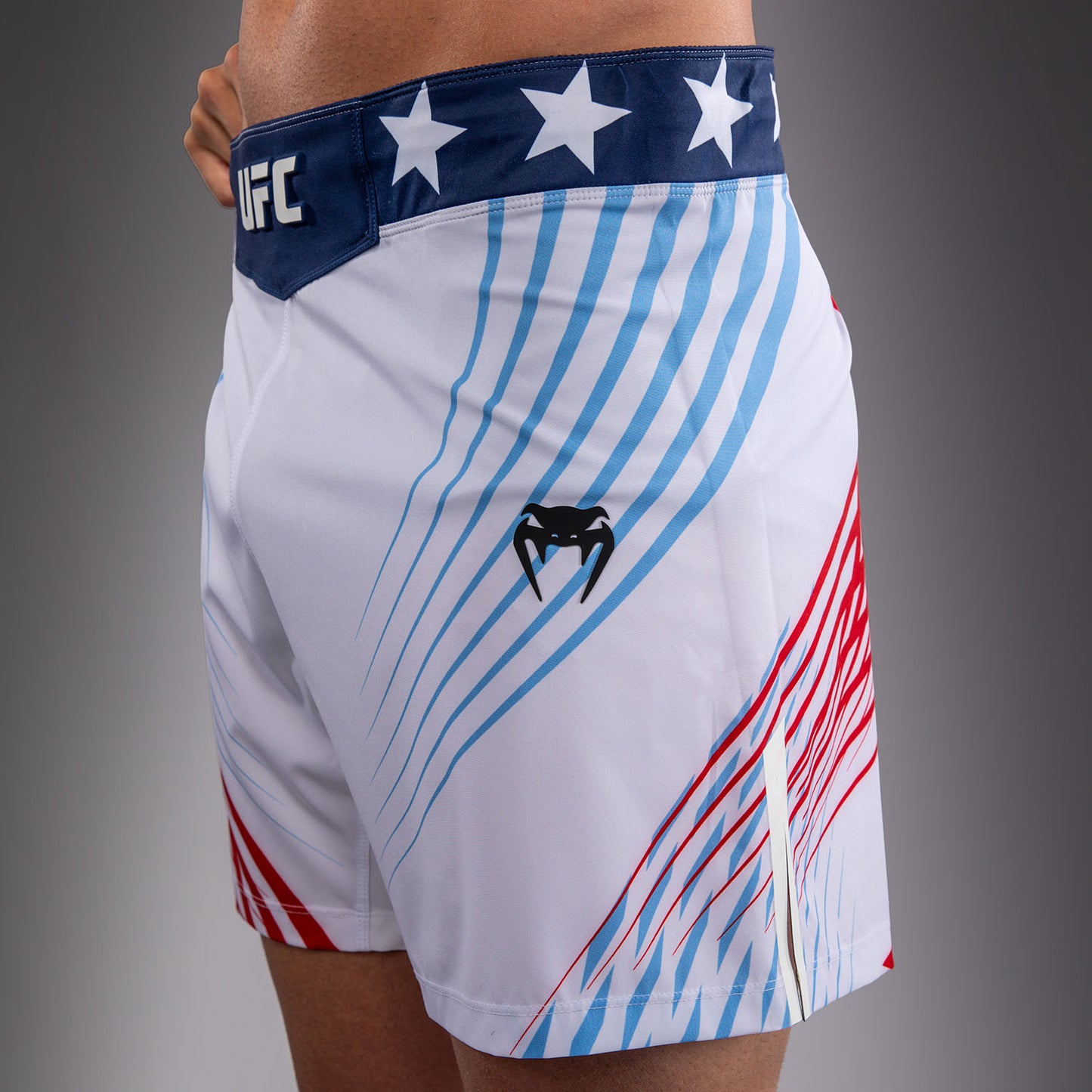 Official UFC Freedom 250 by Venum Personalisiert Authentic Fight Night Fight Shorts im Short Fit für Herren - Weiß