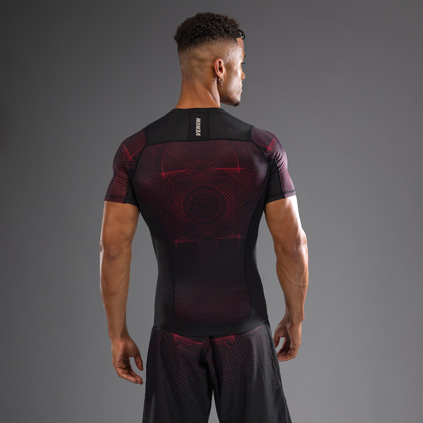 Venum G-Fit Air Herren Kurzarm Rashguard - Tiefschwarz/Feuerrot