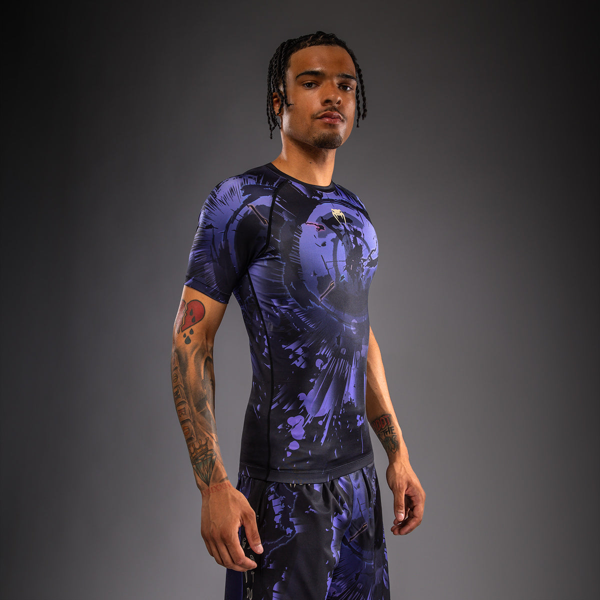 Jujutsu Kaisen x Venum Gojo Kurzarm Rashguard – Lila