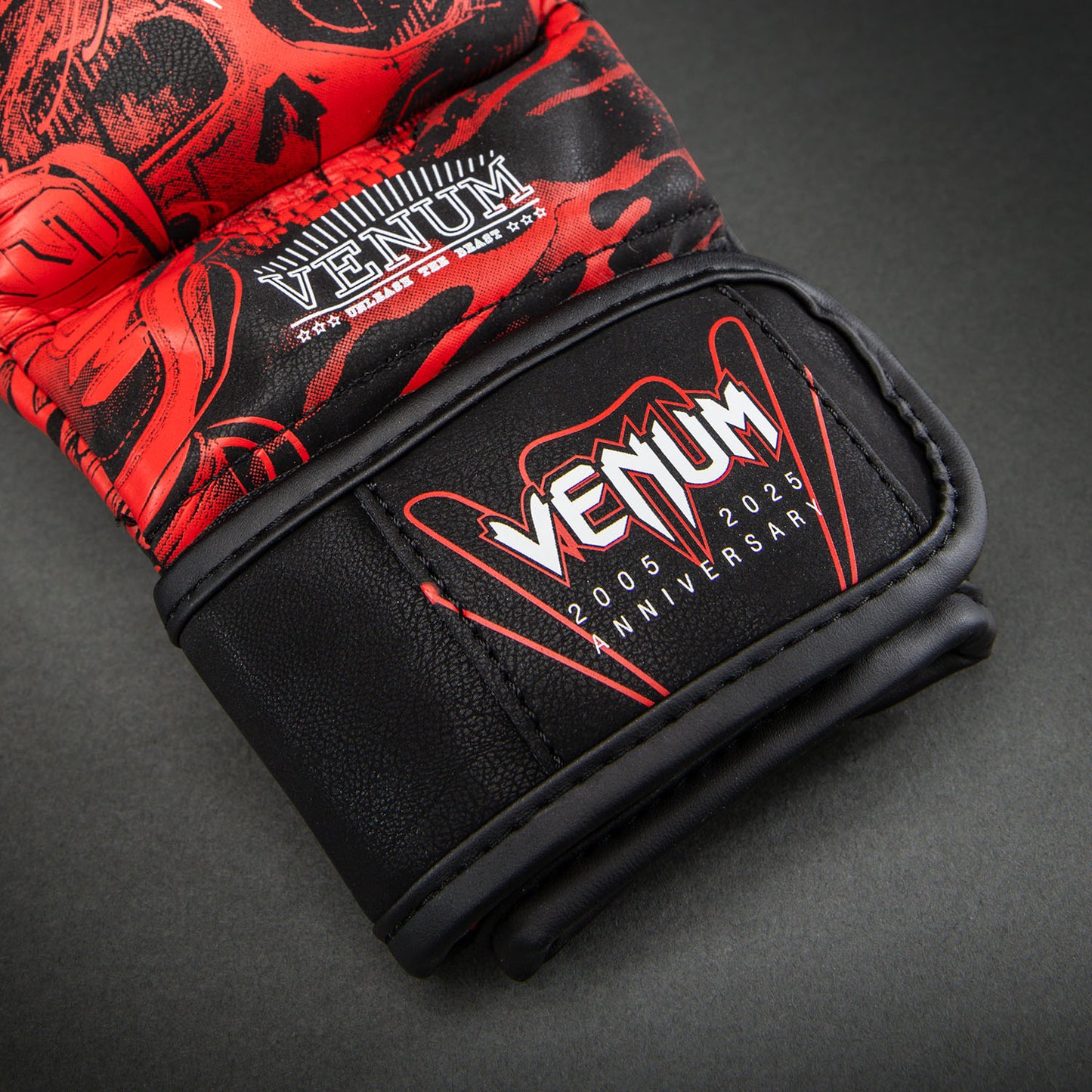 Venum 20th Anniversary Sparringhandschuhe - Schwarz/Rot