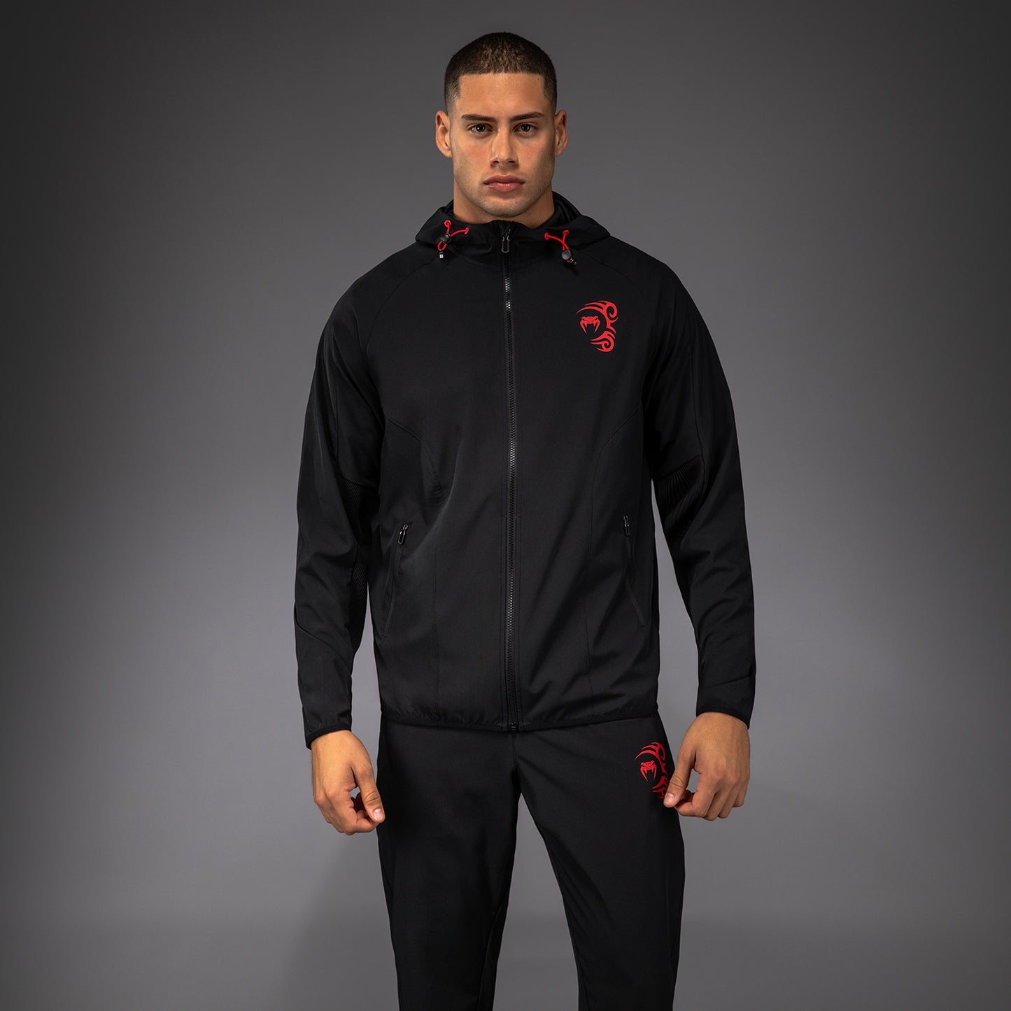 Venum x Mike Tyson Tiger Trackjacke - Tiefes Tiefschwarz/Intensives Rot