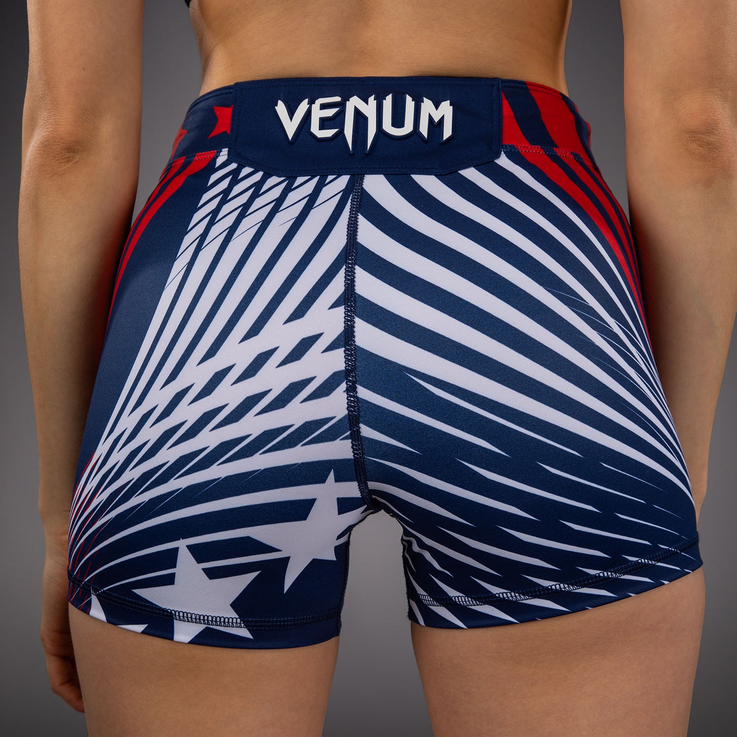Official UFC Freedom 250 by Venum Authentic Vale Tudo Shorts im Short Fit für Damen - Blau
