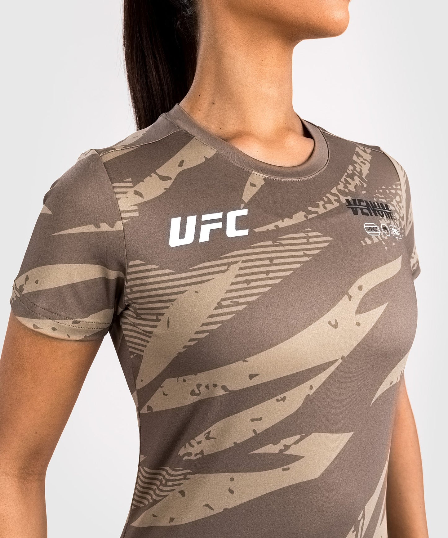 UFC Adrenaline by Venum Fight Week Frauen Dry-Tech-T-Shirt - Desert Camo