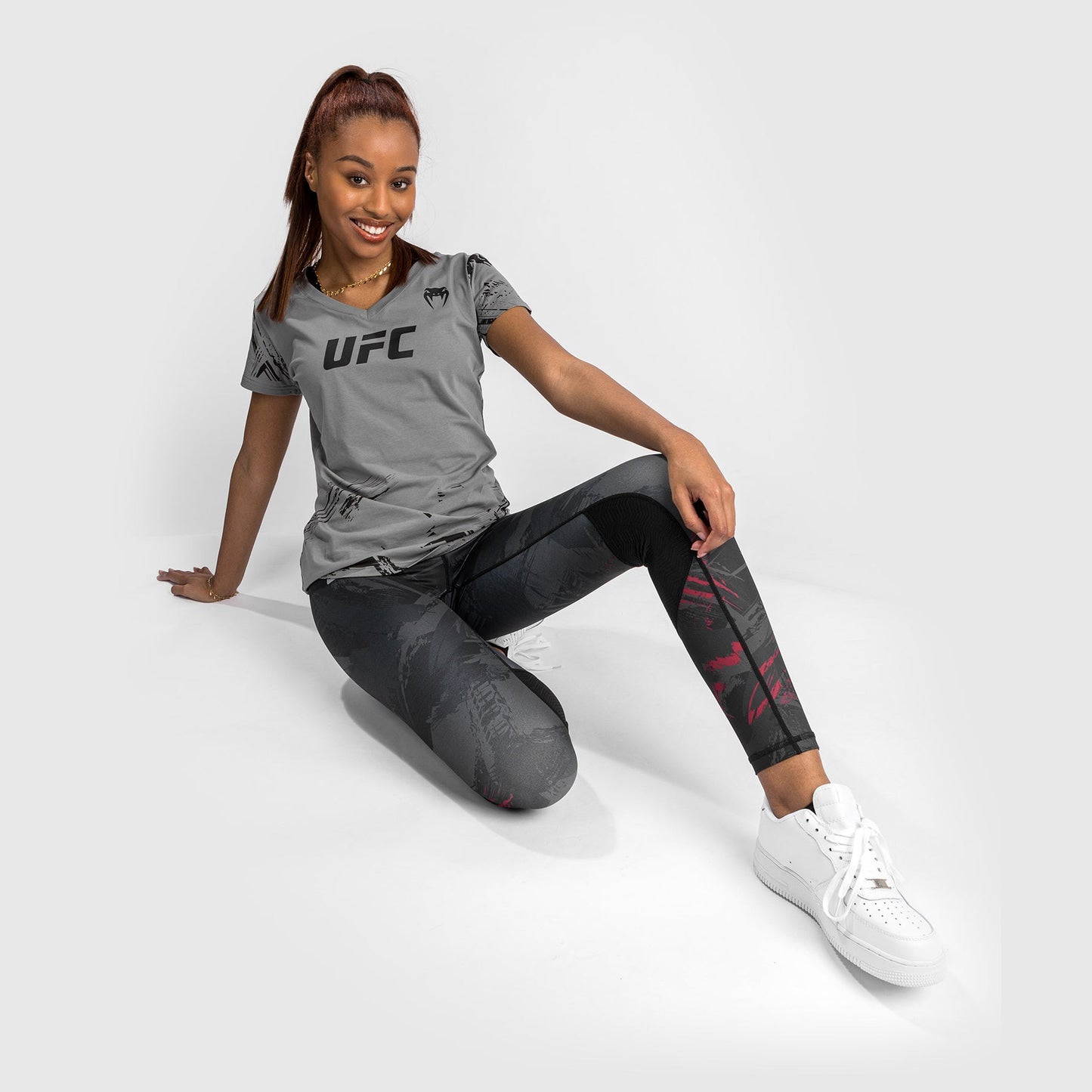 UFC Venum Authentic Fight Week 2.0 T-Shirt – Für Frauen – Grau