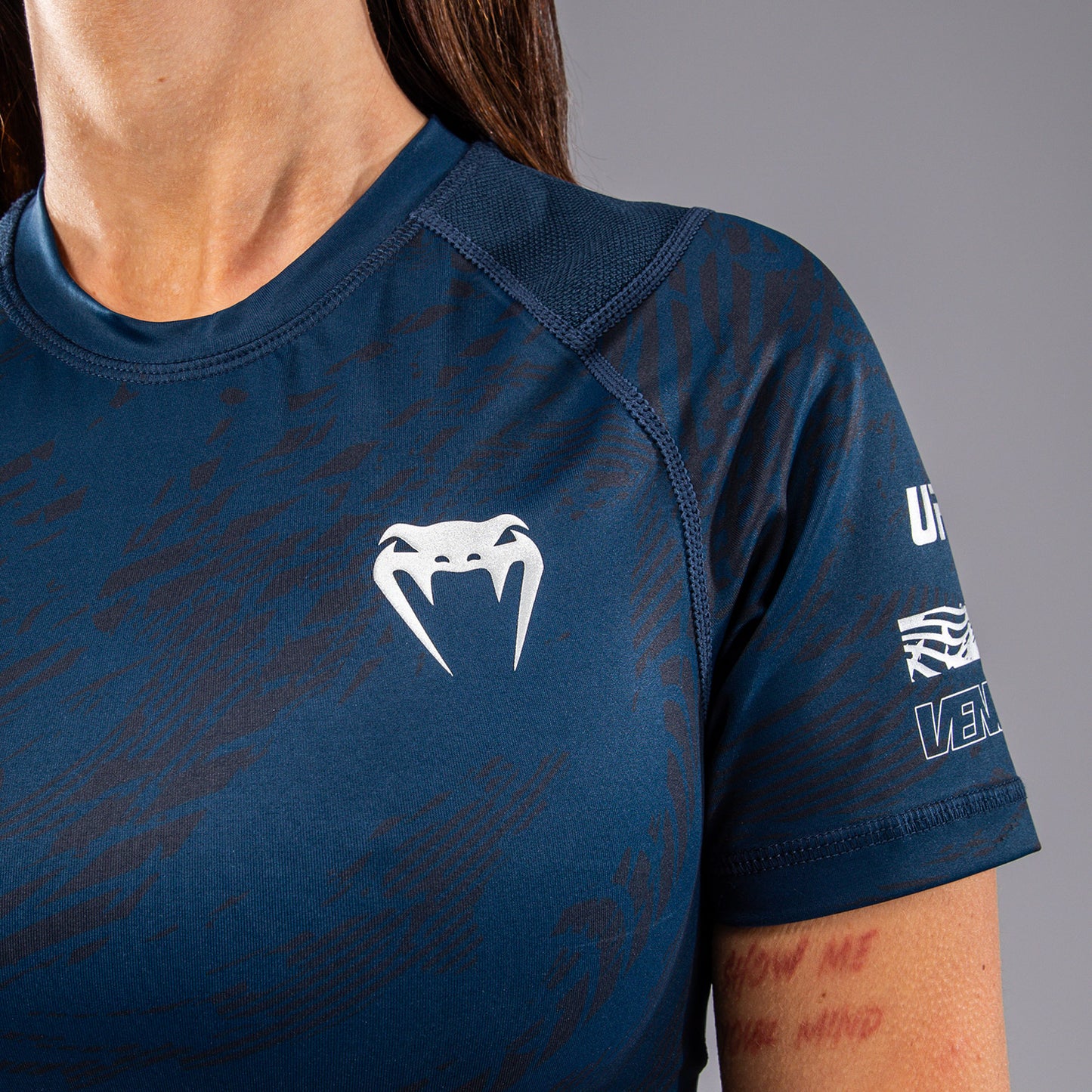 UFC Fusion by Venum Fight Week Damen Performance Kurzarm Rashguard - Ozeanisches Blau