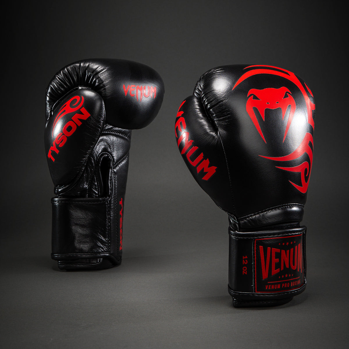 Venum Giant 2.0 Mike Tyson Pro Boxhandschuhe – Schwarz/Rot - Inklusive Kordelzugbeutel