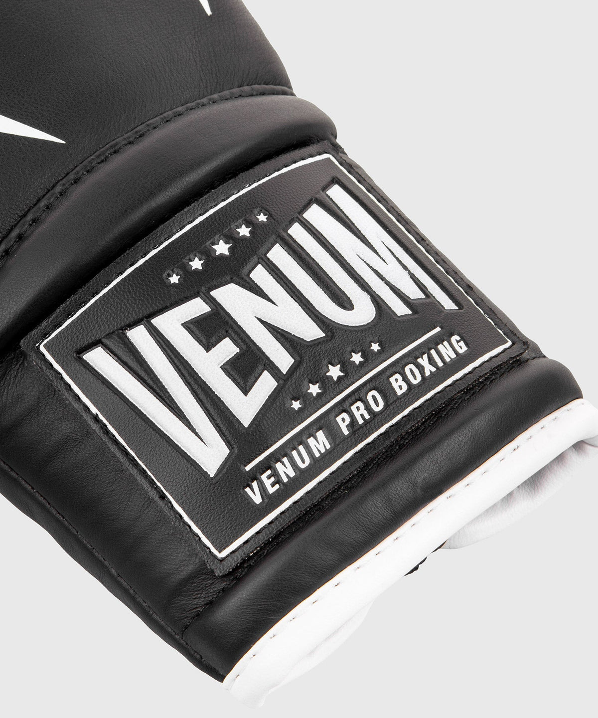 Venum Giant 2.0 professionelle Boxhandschuhe - MIT SCHNÜRUNG - Schwarz/Weiß