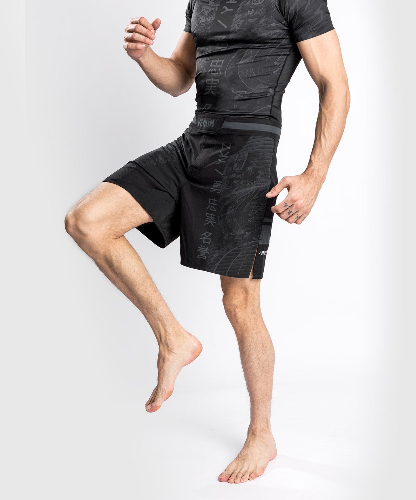 Venum YKZ21 Fightshort – Schwarz/Schwarz