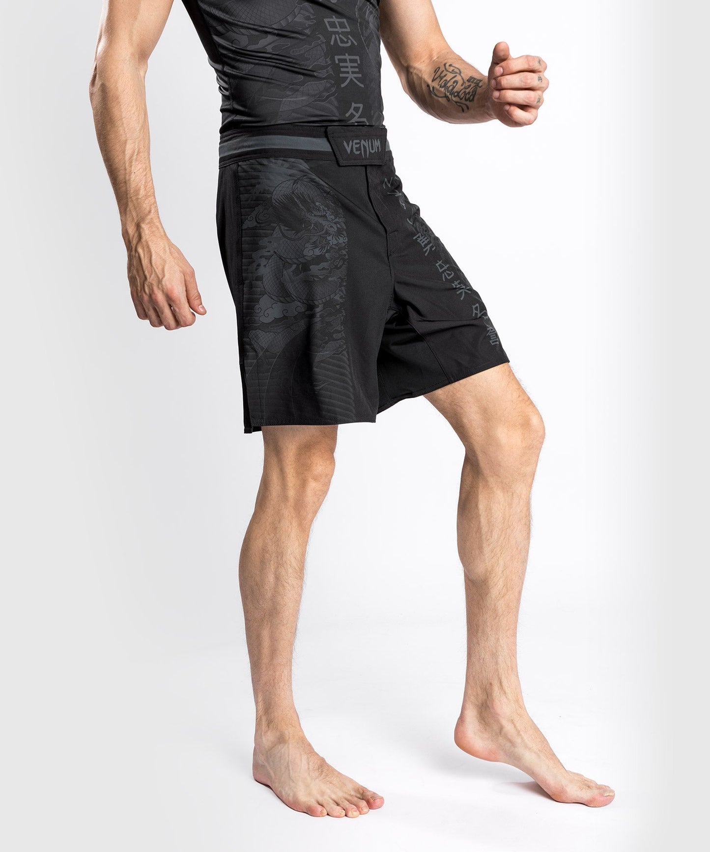 Venum YKZ21 Fightshort – Schwarz/Schwarz